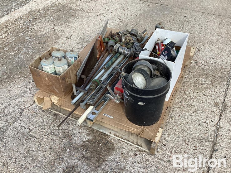 cylinder-stops,-fire-extinguisher,-saw,-level,-miscellaneous-items-image-1