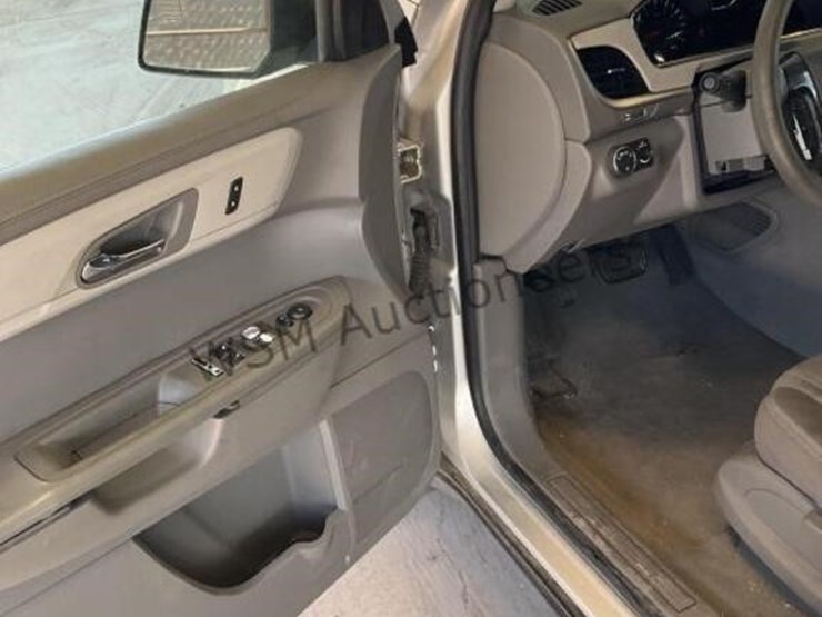 chevrolet-traverse-ls-image-24