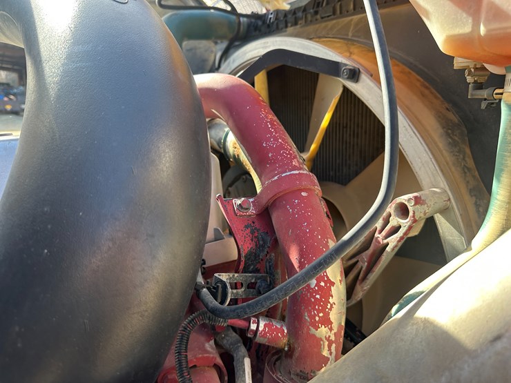 #35229-•-2013-mack-chu-t/a-daycab-truck-tractor-image-47