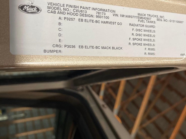 2014-mack-cxu613-semi-image-12