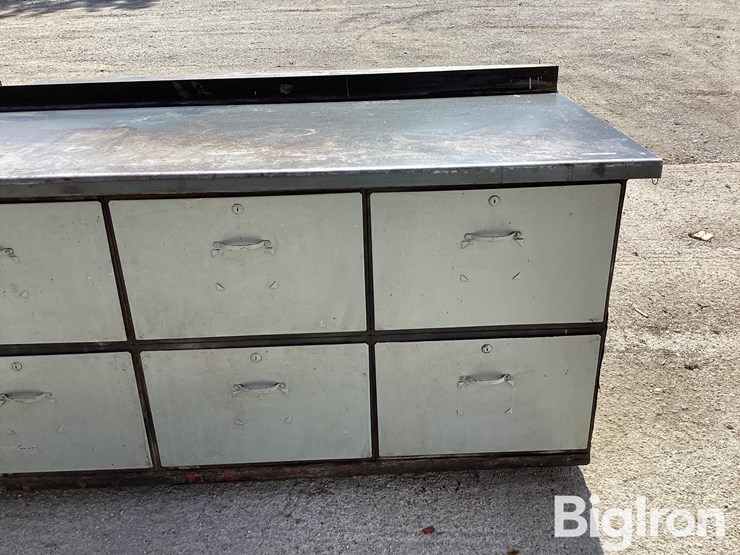 metal-work-bench-w/-8-drawers-image-10
