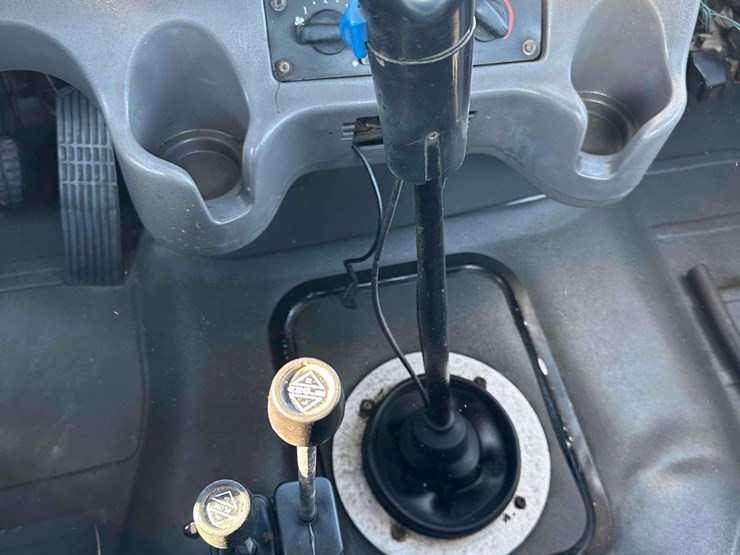 2006-freightliner-business-class-roll-off-image-24