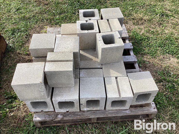 10'-railroad-ties-&-half-concrete-blocks-image-17
