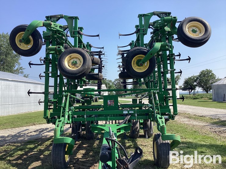 2014-john-deere-2210-image-12