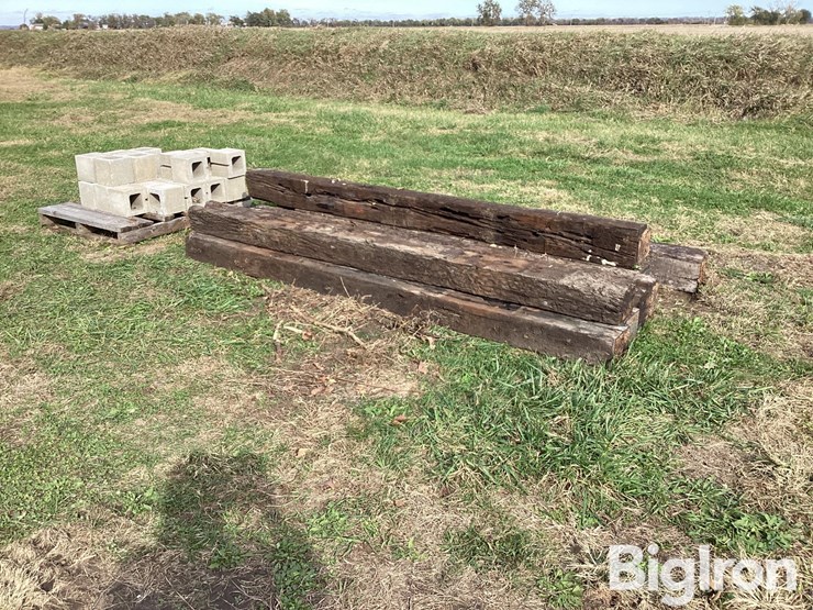 10'-railroad-ties-&-half-concrete-blocks-image-7