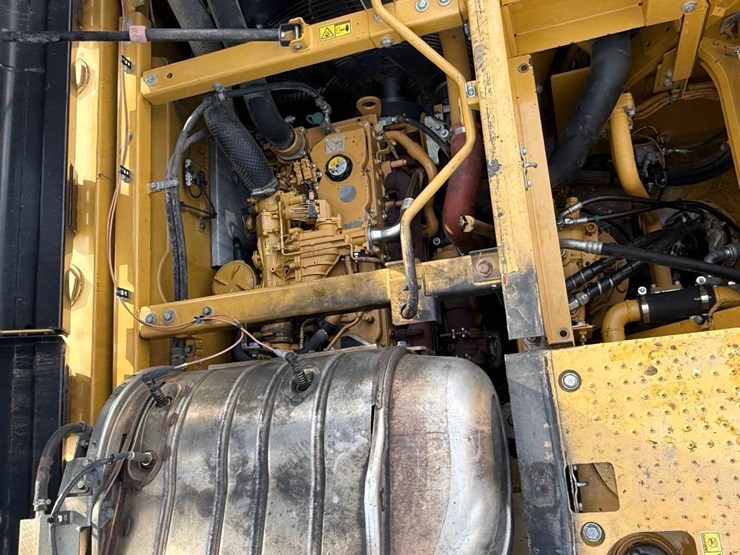 2015-caterpillar-335fl-image-16