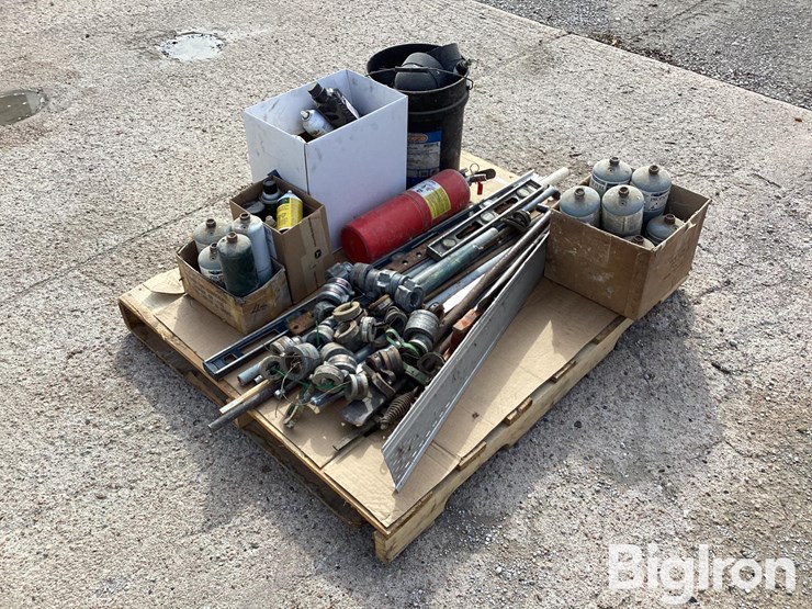 cylinder-stops,-fire-extinguisher,-saw,-level,-miscellaneous-items-image-5