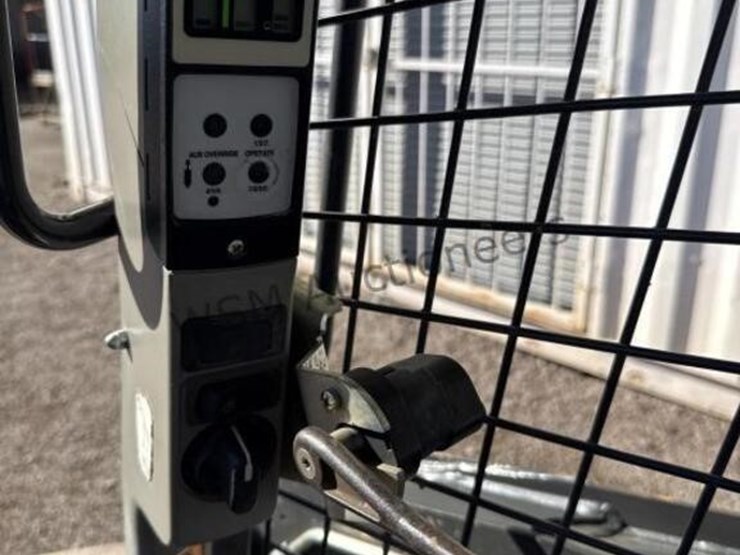 new-holland-l216-image-23