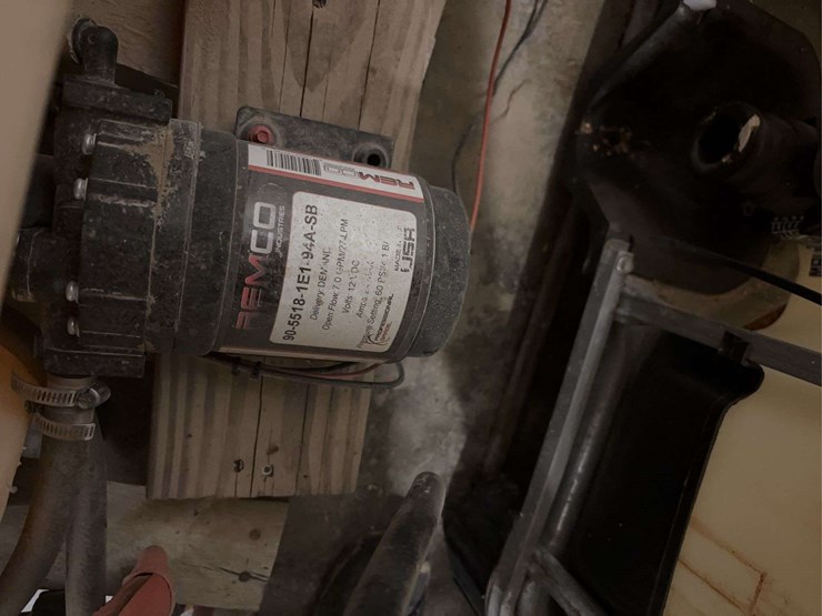 65-gallon-12v-sprayer-image-3