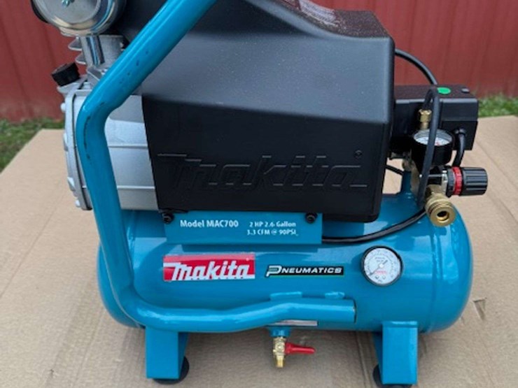 makita-model-mac7000-2hp-air-compressor-image-3