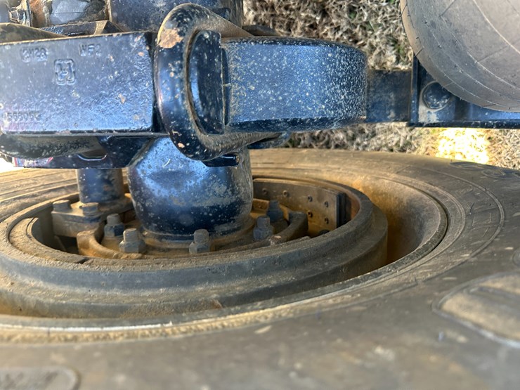 #35229-•-2013-mack-chu-t/a-daycab-truck-tractor-image-18