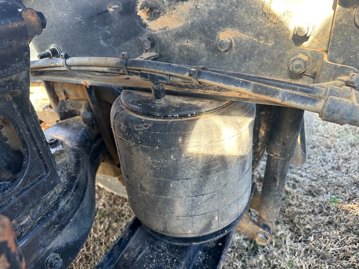 #35229-•-2013-mack-chu-t/a-daycab-truck-tractor-image-19