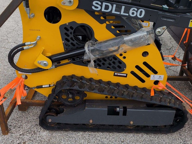 sdll60-crawler-w/-bucket-image-6