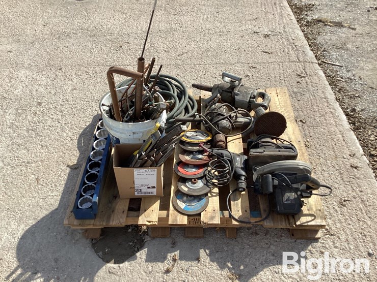 3/4-socket-set,-sander,-saw,-files-&-miscellaneous-tools-image-2