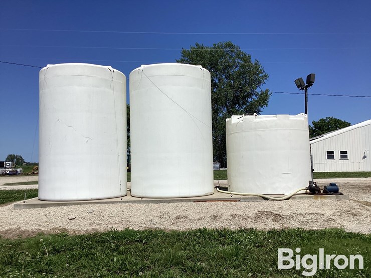 poly-tanks-w/-pump-&-electric-motor-image-4