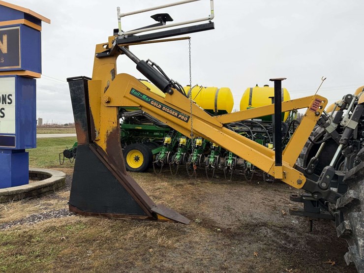 2010-soil-max-3-point-tile-plow-w/3-boots-image-1