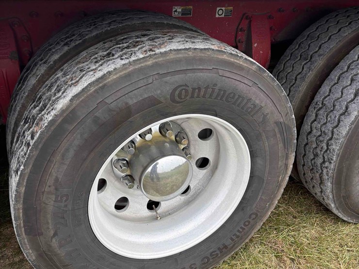 peterbilt-567-image-7