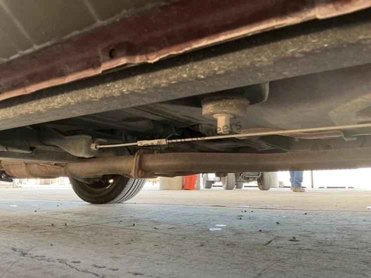 2011-ford-crown-victoria-sdn-image-23