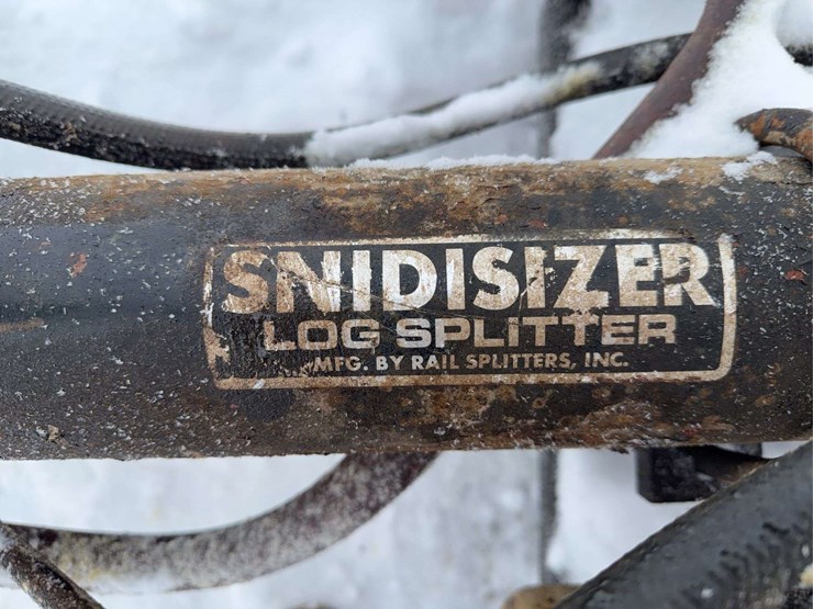 gas-powered-log-splitter-image-6