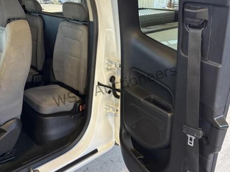 2016-chevrolet-colorado-image-30