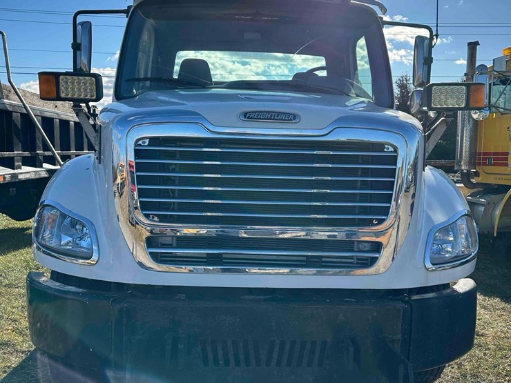 2006-freightliner-business-class-roll-off-image-2