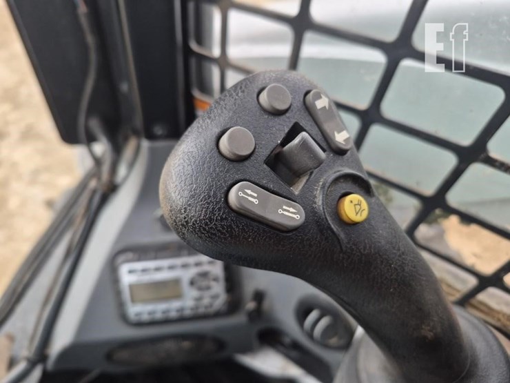 2022-bobcat-s770-image-17