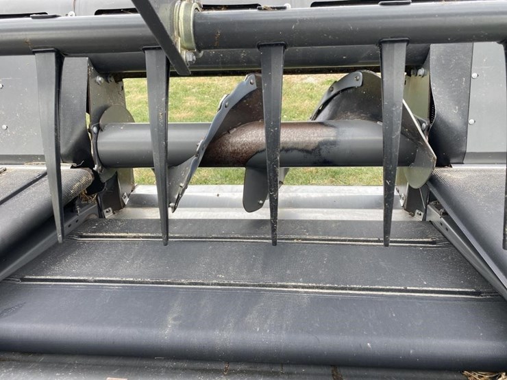 gleaner-30’-draper-head-image-8