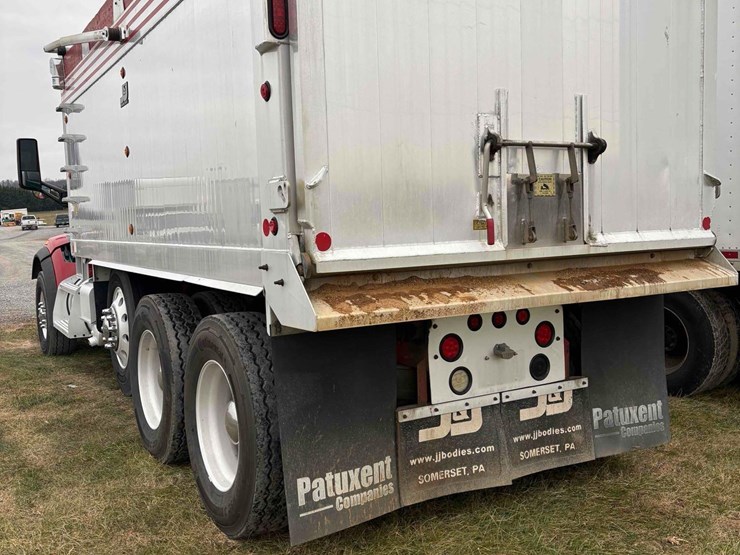 peterbilt-567-image-4