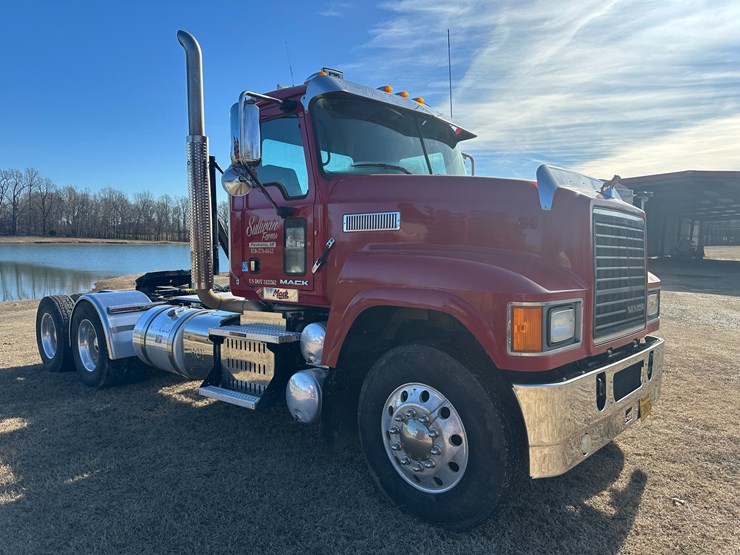 #35229-•-2013-mack-chu-t/a-daycab-truck-tractor-image-2