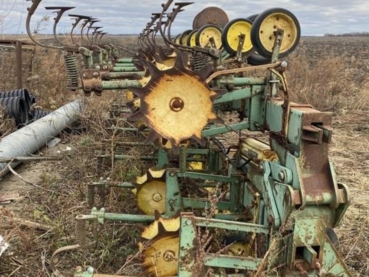 john-deere-16-image-2