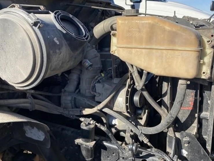 international-4900-image-5