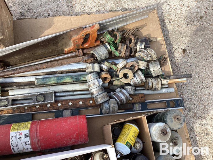 cylinder-stops,-fire-extinguisher,-saw,-level,-miscellaneous-items-image-18