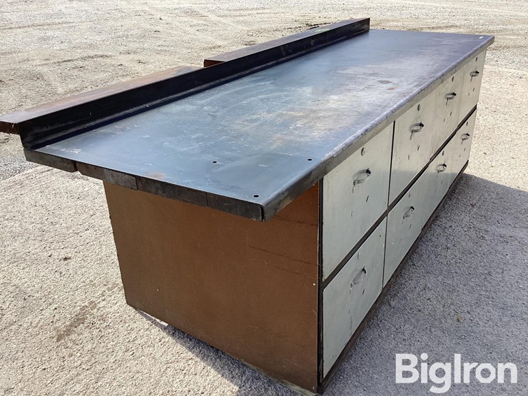 metal-work-bench-w/-8-drawers-image-19