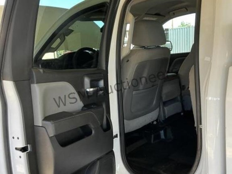 2015-chevrolet-silverado-2500hd-image-27