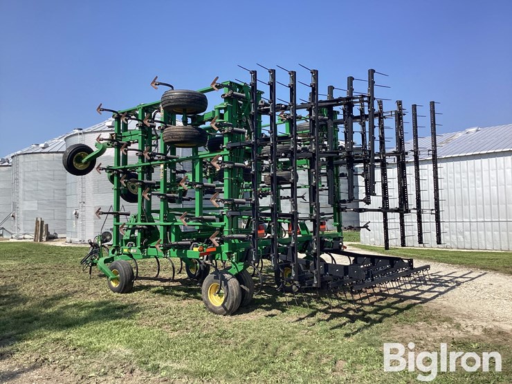 2014-john-deere-2210-image-7