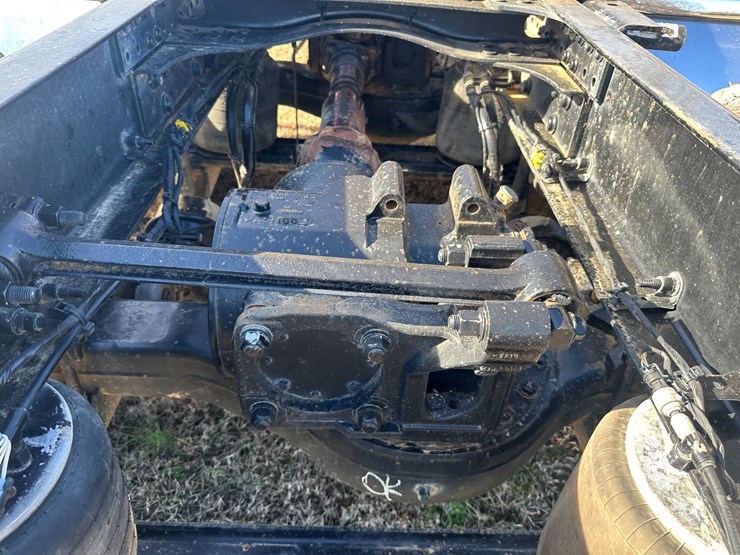 #35229-•-2013-mack-chu-t/a-daycab-truck-tractor-image-15