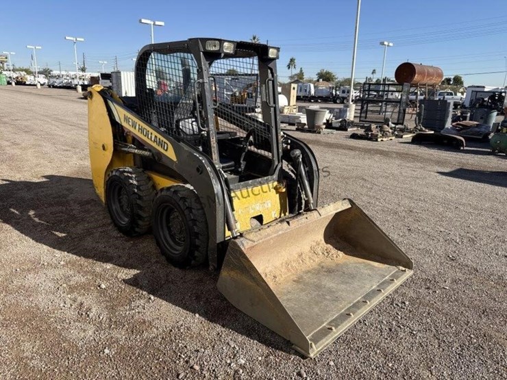 new-holland-l216-image-4