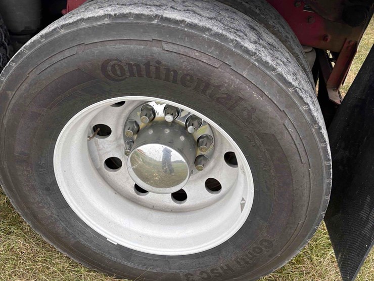 peterbilt-567-image-6