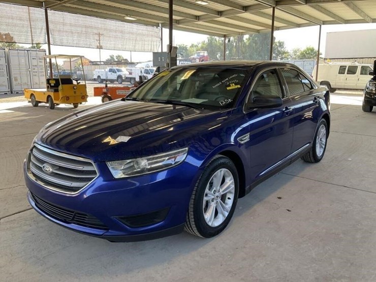 2015-ford-taurus-sdn-image-4