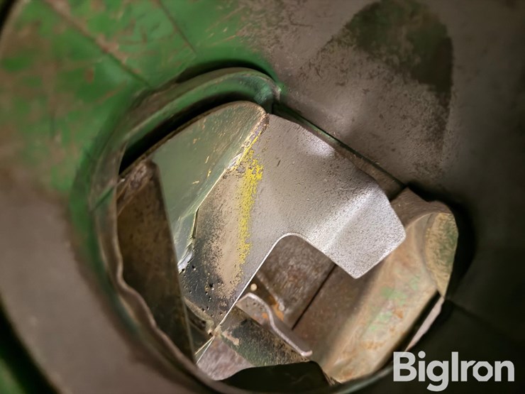 john-deere-726-image-9