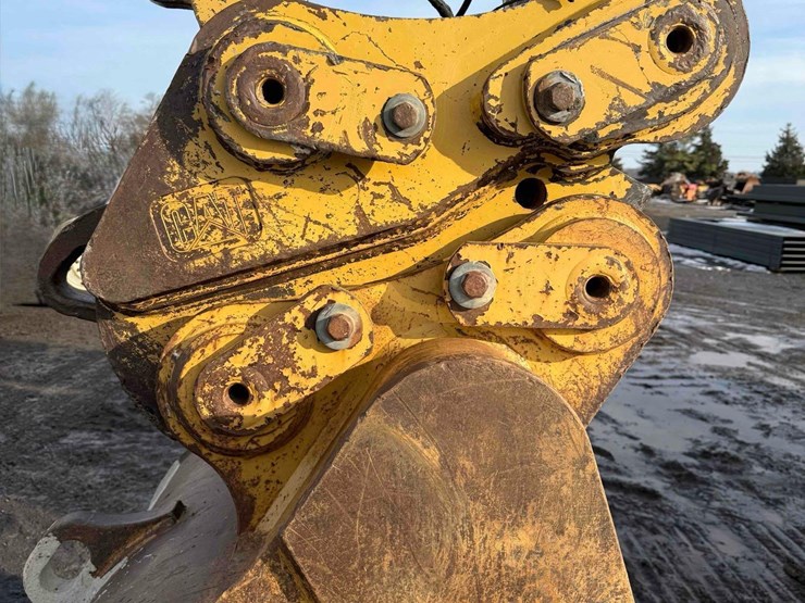 2015-caterpillar-335fl-image-18