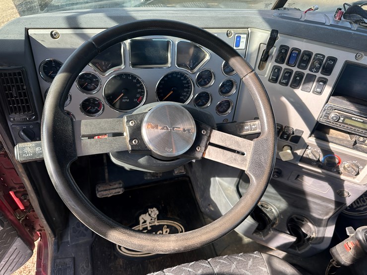 #35229-•-2013-mack-chu-t/a-daycab-truck-tractor-image-50