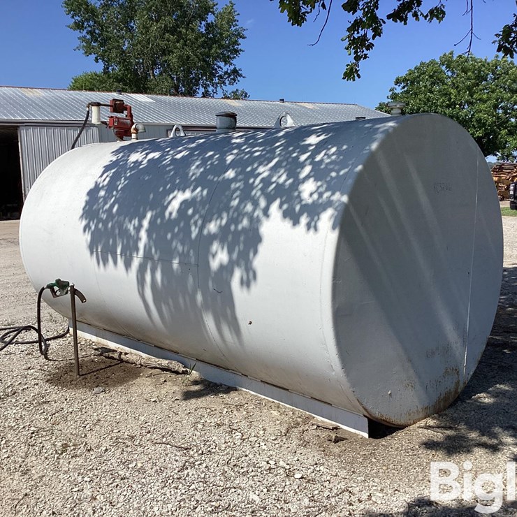 4,000 Gal Fuel Tank w/ Pump & Hose