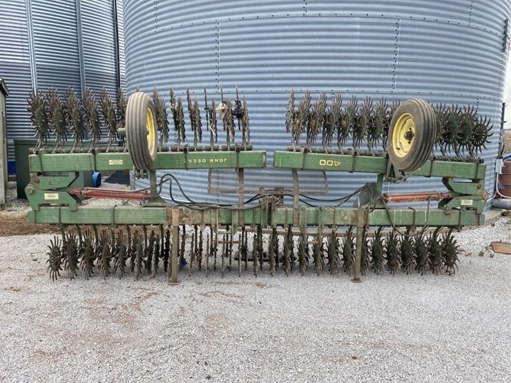 john-deere-400-image-1