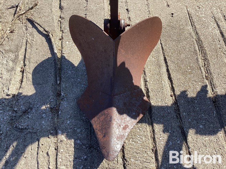 2-row-lister/plow-image-12