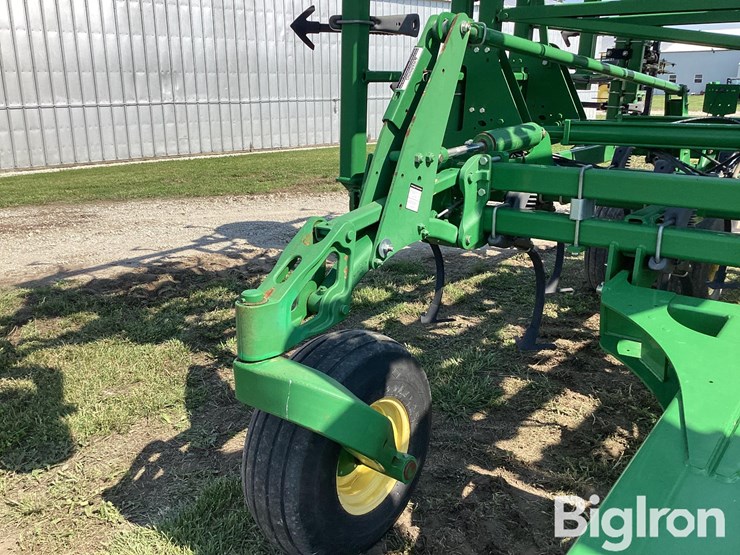 2014-john-deere-2210-image-14