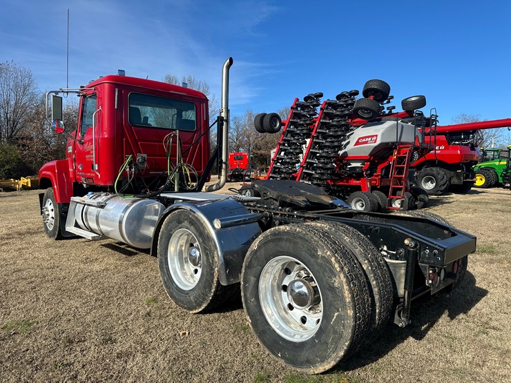 #35229-•-2013-mack-chu-t/a-daycab-truck-tractor-image-4