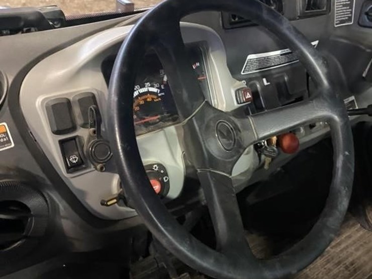 kubota-diesel-582-hours-side-by-side-image-8