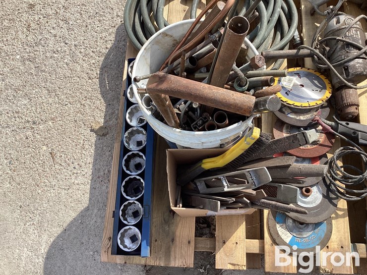 3/4-socket-set,-sander,-saw,-files-&-miscellaneous-tools-image-16