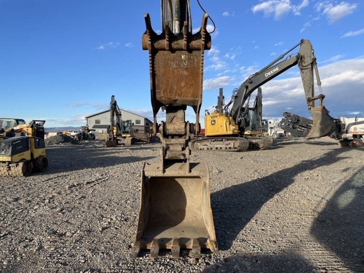 deere-245g-lc-image-11